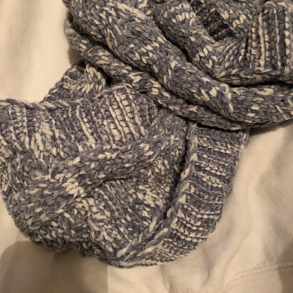 Scarf - Picture 4 of 4